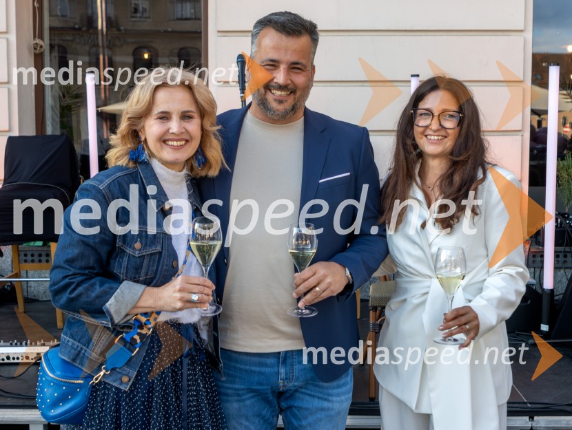  Anita  Mlakar, moderatorka in svetovalka za odnose z javnostmi;  Sebastijan  Blakaj, lastnik lokala Nana;  Devana Blakaj, Lokal Nana10 let Nane, priljubljene kavarne in bistroja v Mariboru