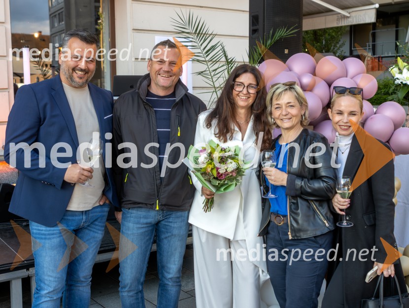  Sebastijan  Blakaj, lastnik lokala Nana;  ... ;  Devana Blakaj, Lokal Nana;  ... ;  ... 10 let Nane, priljubljene kavarne in bistroja v Mariboru