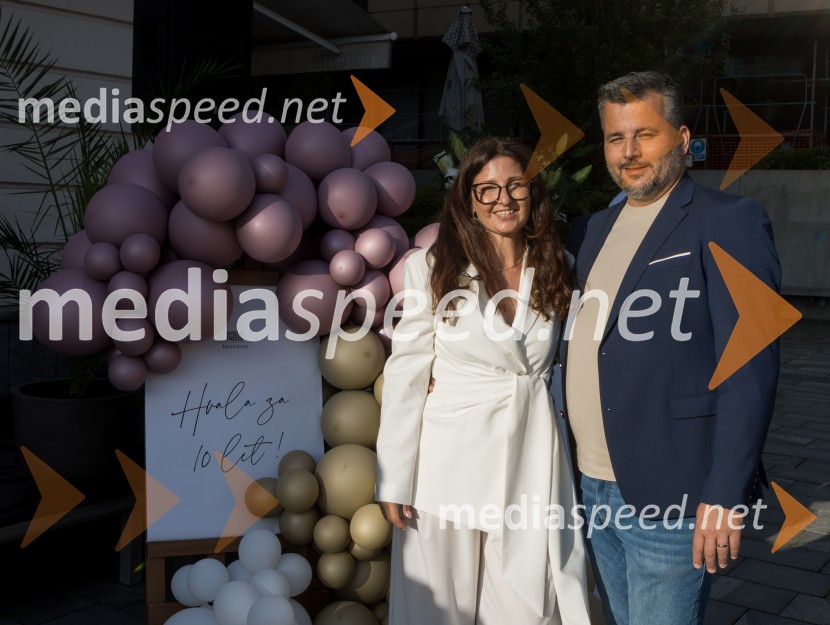  Devana Blakaj, Lokal Nana;  Sebastijan  Blakaj, lastnik lokala Nana10 let Nane, priljubljene kavarne in bistroja v Mariboru