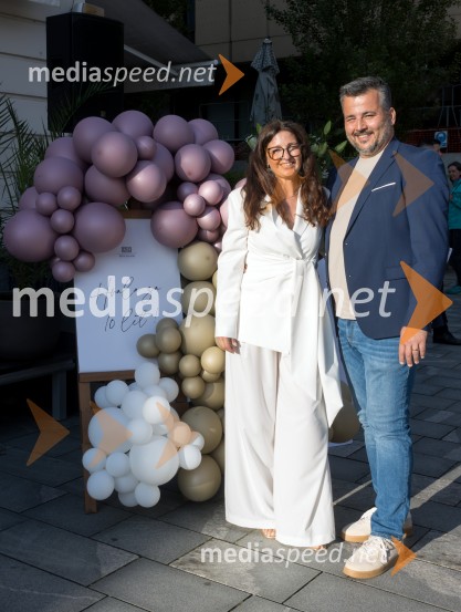  Devana Blakaj, Lokal Nana;  Sebastijan  Blakaj, lastnik lokala Nana10 let Nane, priljubljene kavarne in bistroja v Mariboru