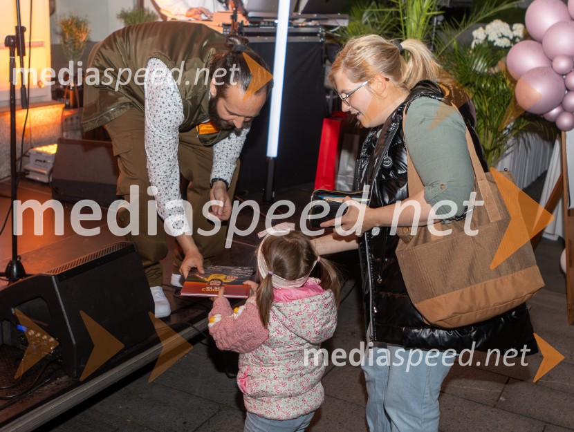  Marko Kocjan - Emkej, glasbenik;  ... 10 let Nane, priljubljene kavarne in bistroja v Mariboru