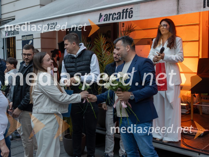  Sebastijan  Blakaj, lastnik lokala Nana;  Devana Blakaj, Lokal Nana10 let Nane, priljubljene kavarne in bistroja v Mariboru