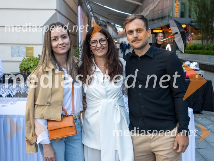  ... ;  Devana Blakaj, Lokal Nana;  ... 10 let Nane, priljubljene kavarne in bistroja v Mariboru