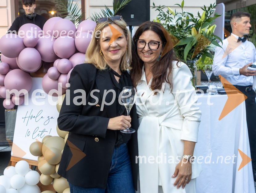  ... ;  Devana Blakaj, Lokal Nana10 let Nane, priljubljene kavarne in bistroja v Mariboru