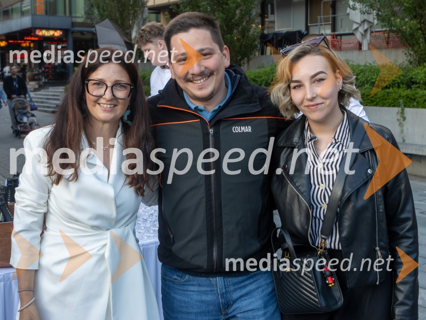  Devana Blakaj, Lokal Nana;  ... ;  ... 10 let Nane, priljubljene kavarne in bistroja v Mariboru