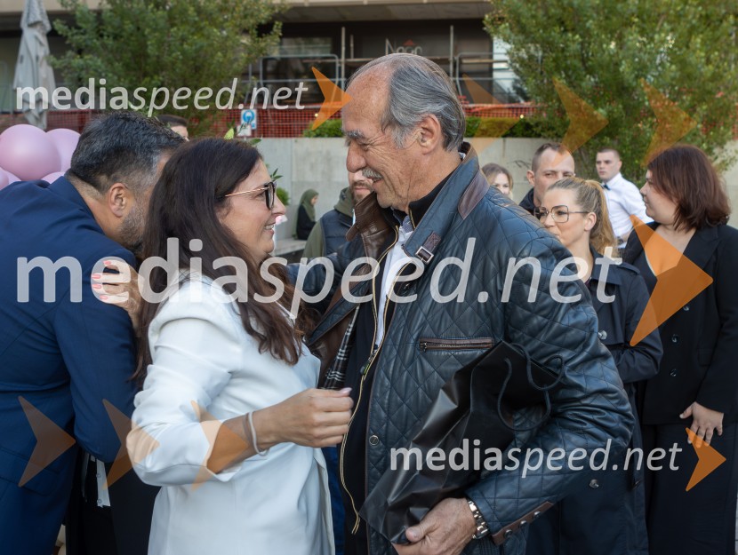  Devana Blakaj, Lokal Nana;  ... 10 let Nane, priljubljene kavarne in bistroja v Mariboru