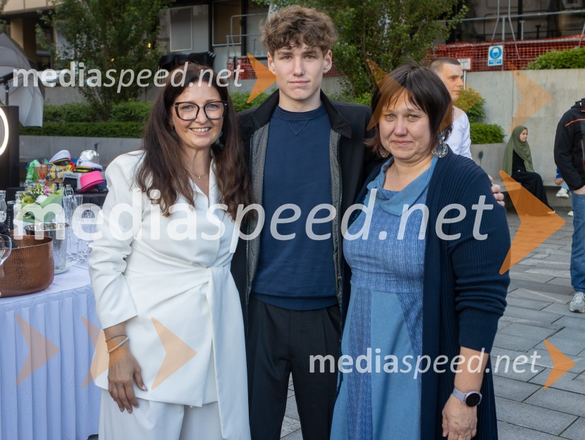  Devana Blakaj, Lokal Nana;  ... ;  ... 10 let Nane, priljubljene kavarne in bistroja v Mariboru