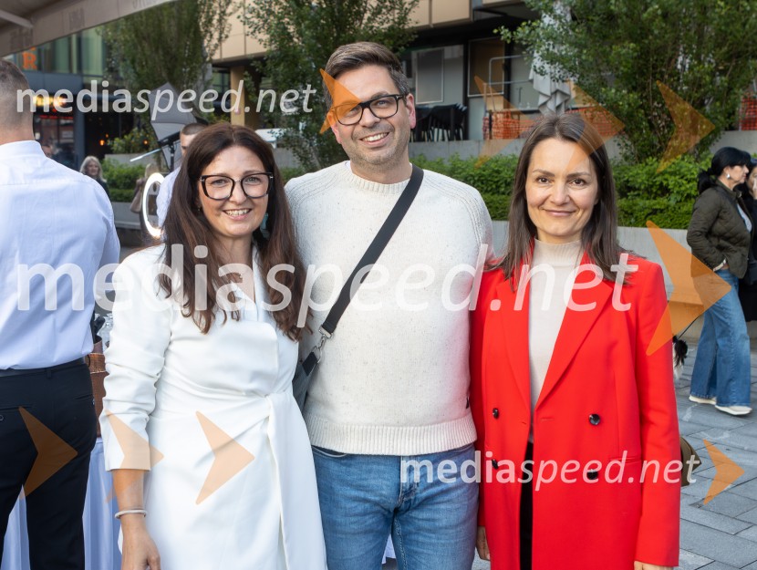  Devana Blakaj, Lokal Nana;  ... ;  Katarina Manske, direktorica, Štajerski avto dom10 let Nane, priljubljene kavarne in bistroja v Mariboru