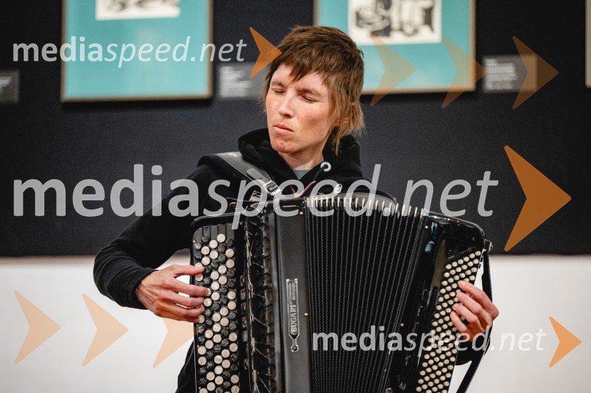  Tjaša ČeričLikovni velikani na lendavskem gradu: Salvador Dalí & Otto Dix, odprtje razstave