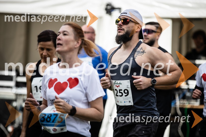  Katarina  Bohnec;  Marko Flegar43. Maraton Treh src