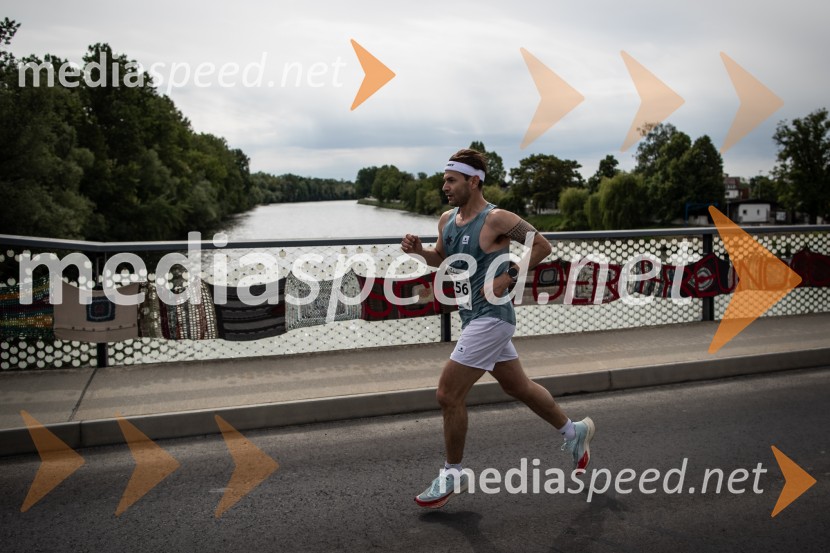 43. Maraton Treh src - tek