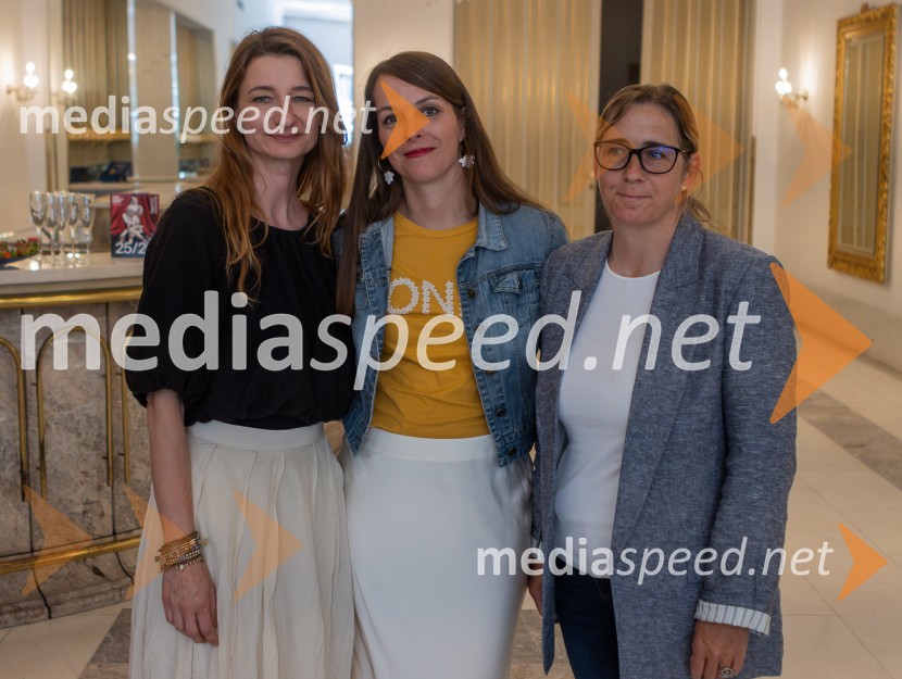  Maja Borin, dramaturginja;  Špela Lešnik, producentka Drame SNG Maribor;  Tanja Lužar, dramaturginja Lutkovnega gledališča MariborSNG Maribor predstavil repertoar sezone 2025/2026