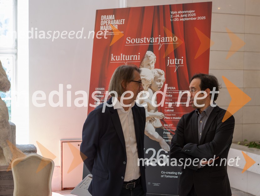  Aleksandar  Popovski, režiser, umetniški direktor Drame SNG Maribor;  Simon Krečič, umetniški direktor Opere SNG MariborSNG Maribor predstavil repertoar sezone 2025/2026