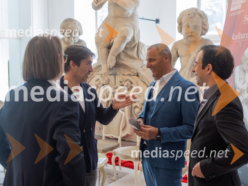  Aleksandar  Popovski, režiser, umetniški direktor Drame SNG Maribor;  Edward Clug, umetniški direktor, Balet SNG Maribor;  Danilo Rošker, direktor SNG Maribor;  Simon Krečič, umetniški direktor Opere SNG MariborSNG Maribor predstavil repertoar sezone 2025/2026