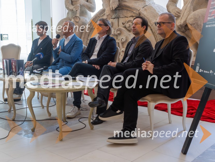  Edward Clug, umetniški direktor, Balet SNG Maribor;  Danilo Rošker, direktor SNG Maribor;  Aleksandar  Popovski, režiser, umetniški direktor Drame SNG Maribor;  Simon Krečič, umetniški direktor Opere SNG Maribor;  Alan Kavčič, predstavnik za odnose z javnostmi SNG MariborSNG Maribor predstavil repertoar sezone 2025/2026