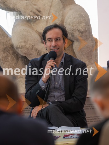  Simon Krečič, umetniški direktor Opere SNG MariborSNG Maribor predstavil repertoar sezone 2025/2026