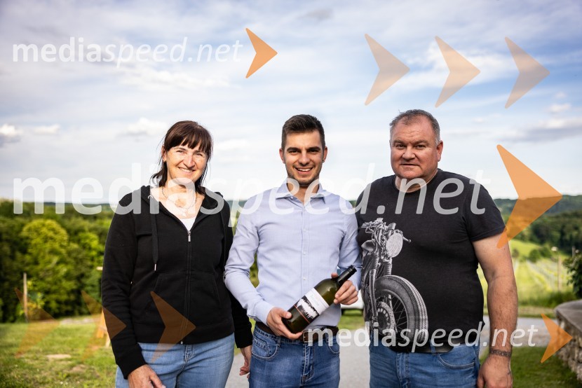  Albina Polanec, Vina Polanec;  Klemen Gungl, Vina Polanec;  Simon Polanec, Vina PolanecV Dupleku uspešno izpeljali prvi Dan odprtih kleti