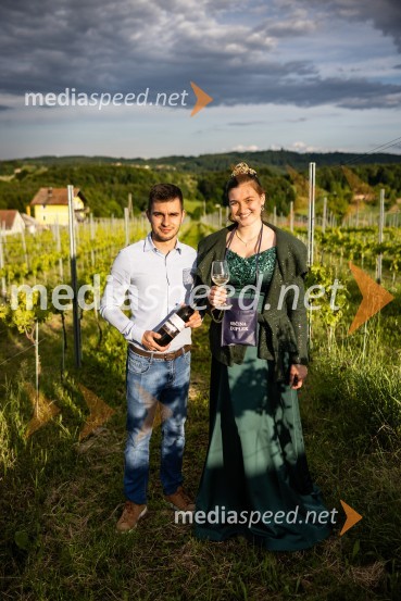  Klemen Gungl, Vina Polanec;  Nina  Polanec, 28. Vinska kraljica Slovenije 2025V Dupleku uspešno izpeljali prvi Dan odprtih kleti