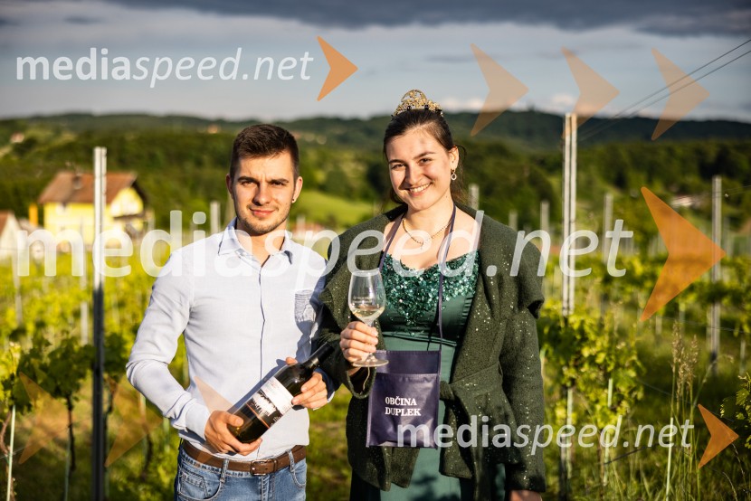  Klemen Gungl, Vina Polanec;  Nina  Polanec, 28. Vinska kraljica Slovenije 2025V Dupleku uspešno izpeljali prvi Dan odprtih kleti