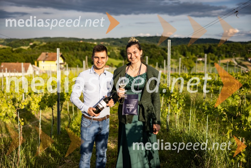  Klemen Gungl, Vina Polanec;  Nina  Polanec, 28. Vinska kraljica Slovenije 2025V Dupleku uspešno izpeljali prvi Dan odprtih kleti