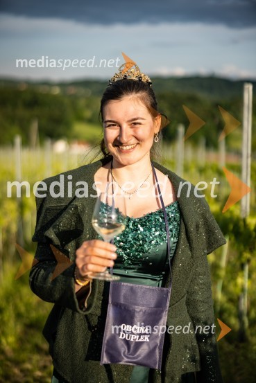  Nina  Polanec, 28. Vinska kraljica Slovenije 2025V Dupleku uspešno izpeljali prvi Dan odprtih kleti