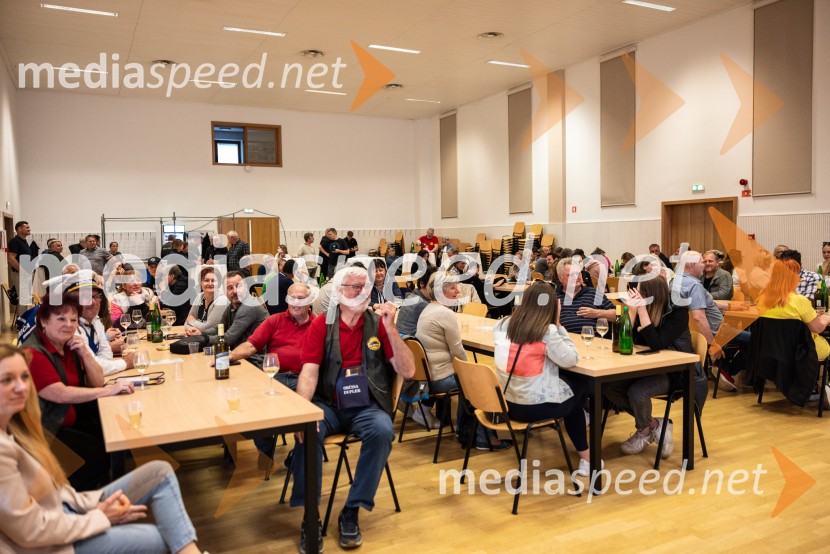  ... ;  Jure SimoničV Dupleku uspešno izpeljali prvi Dan odprtih kleti