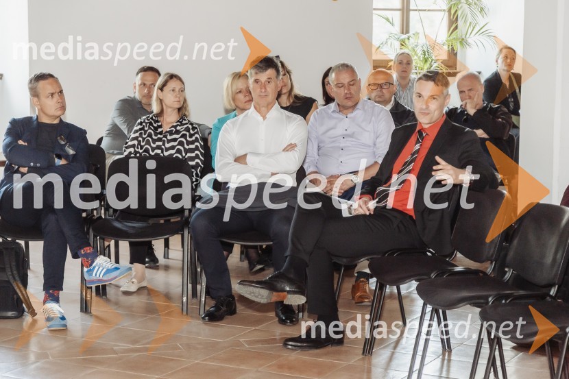  ... ;  ... ;  Bojan Ivanc, glavni analitiki GZSPredstavitev Slovensko-norveškega poslovnega združenja