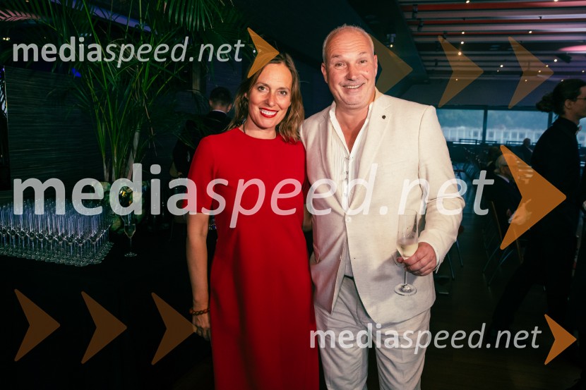  Alenka Slavinec, fotografinja; mag. Kristjan Verbič, ustanovitelj in bivši predsednik Vseslovenskega združenja malih deležnikov35 let javnega delovanja Kristjana Verbiča