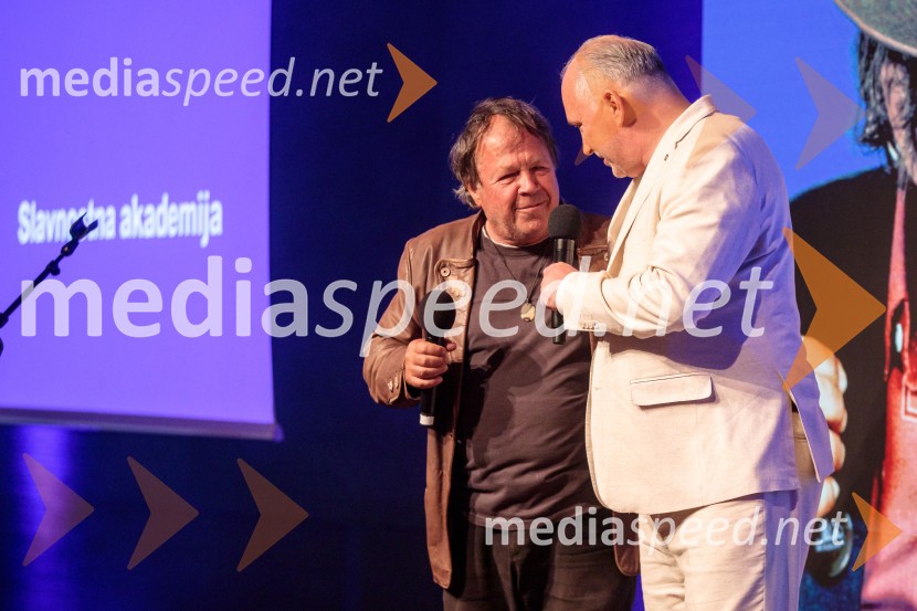  Peter Lovšin - Pero, pevec; mag. Kristjan Verbič, ustanovitelj in bivši predsednik Vseslovenskega združenja malih deležnikov35 let javnega delovanja Kristjana Verbiča