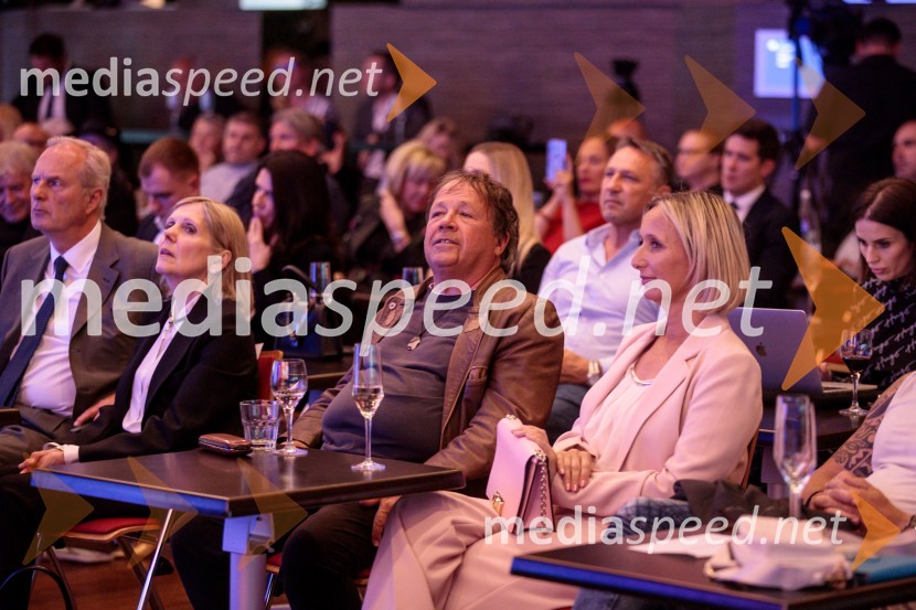  Peter Lovšin - Pero, pevec;  ... 35 let javnega delovanja Kristjana Verbiča