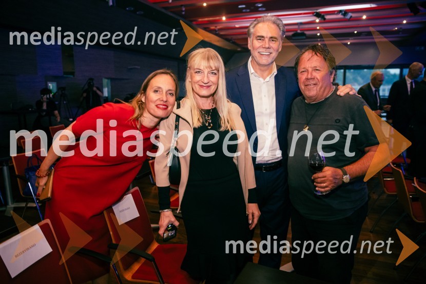  Alenka Slavinec, fotografinja; dr. Amadea Dobovišek, svetovalka za management;  ... ;  Peter Lovšin - Pero, pevec35 let javnega delovanja Kristjana Verbiča