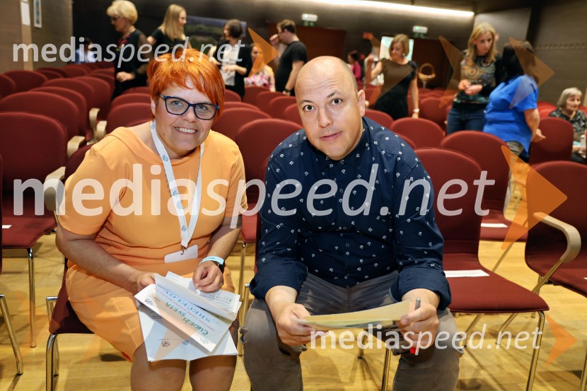  ... ;  Aleksander Onišak, lutkar in terapevtDobrodelni koncert Čudeži sveta