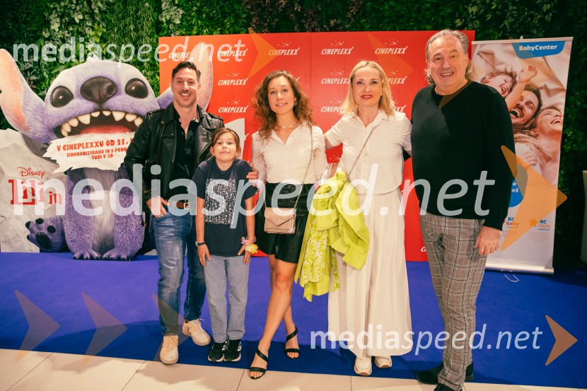  Rok Kunaver, igralec;  ... ;  ... ;  Tanja Ribič, igralka;  Marjan Bunič, pevec, voditelj, Radio OgnjiščeLili in Žverca, premiera filma v Cineplexx Ljubljana