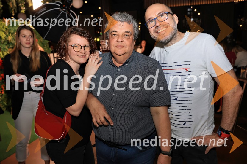  ... ;  Srdjan Cvjetović, novinar, SIOL.NET;  ... Honor predstavil novo serijo pametnih telefonov v Zagrebu