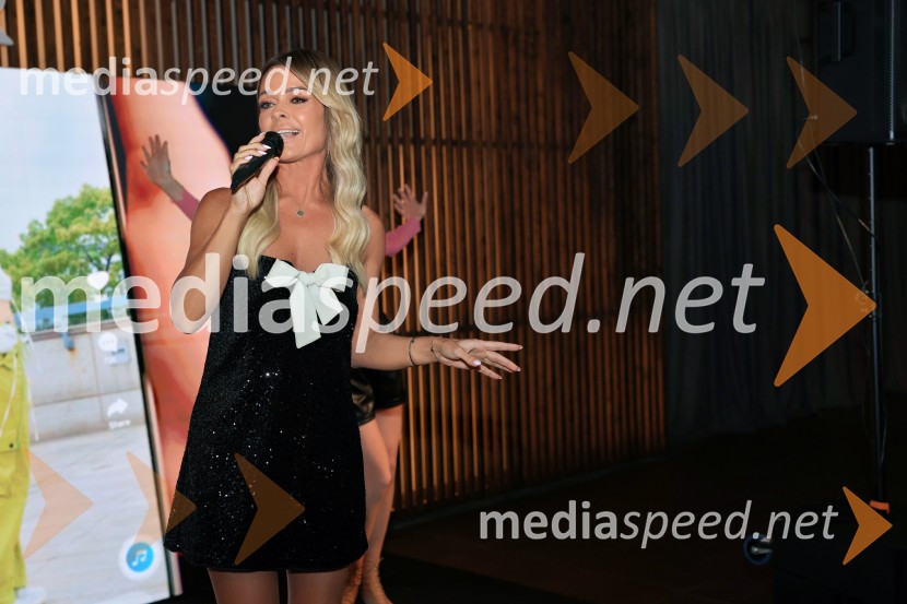  Renata  Končić - Minea, pevkaHonor predstavil novo serijo pametnih telefonov v Zagrebu