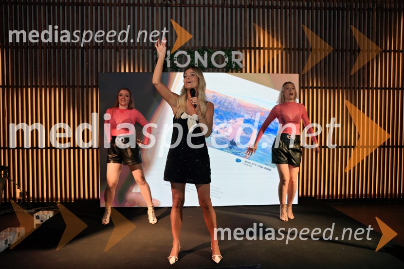  Renata  Končić - Minea, pevkaHonor predstavil novo serijo pametnih telefonov v Zagrebu