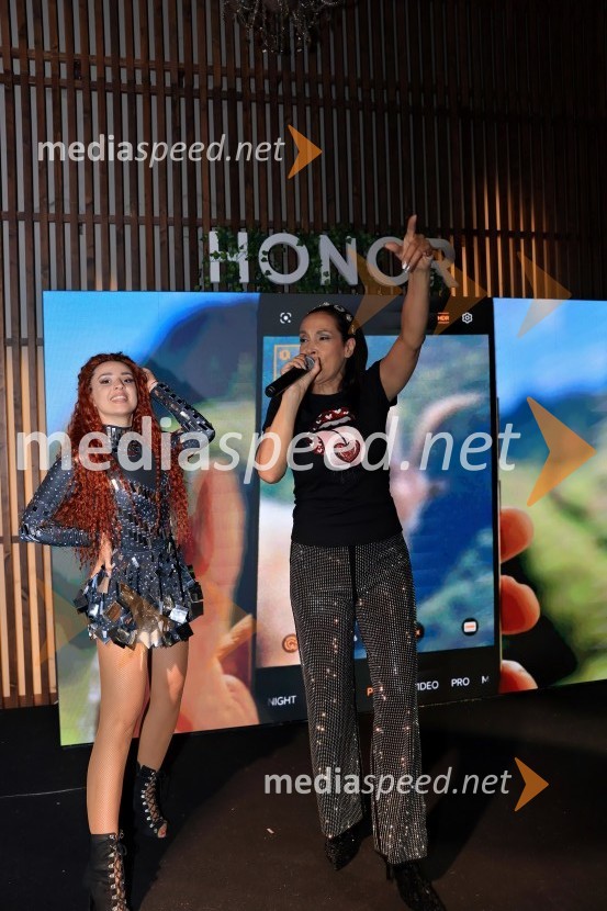  ... ;  Ivana Banfić, plesalka in pevkaHonor predstavil novo serijo pametnih telefonov v Zagrebu