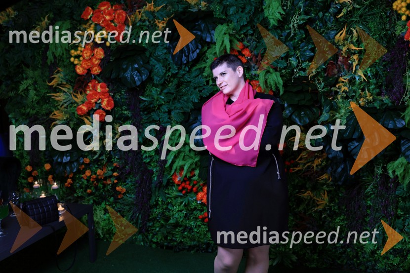  Alenka Dujanović, Ad - kontekstHonor predstavil novo serijo pametnih telefonov v Zagrebu