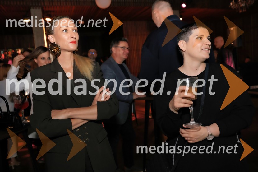  Špela Štamol, glavna urednica in vodja projekta GRAZIA Beauty Awards;  Alenka Dujanović, Ad - kontekstHonor predstavil novo serijo pametnih telefonov v Zagrebu