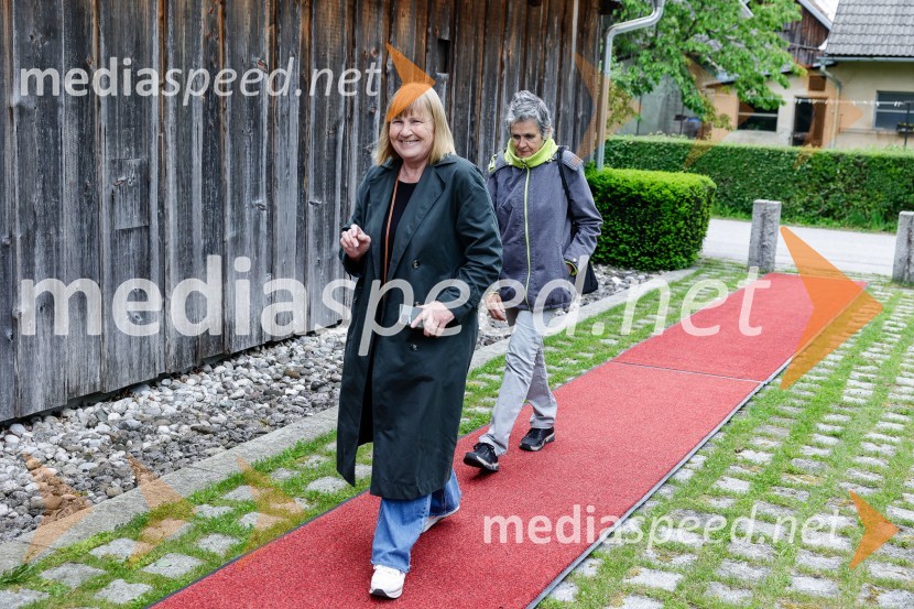 Iskrivo v živo: Anja Zag Golob v pogovoru z Boštjanom Naratom