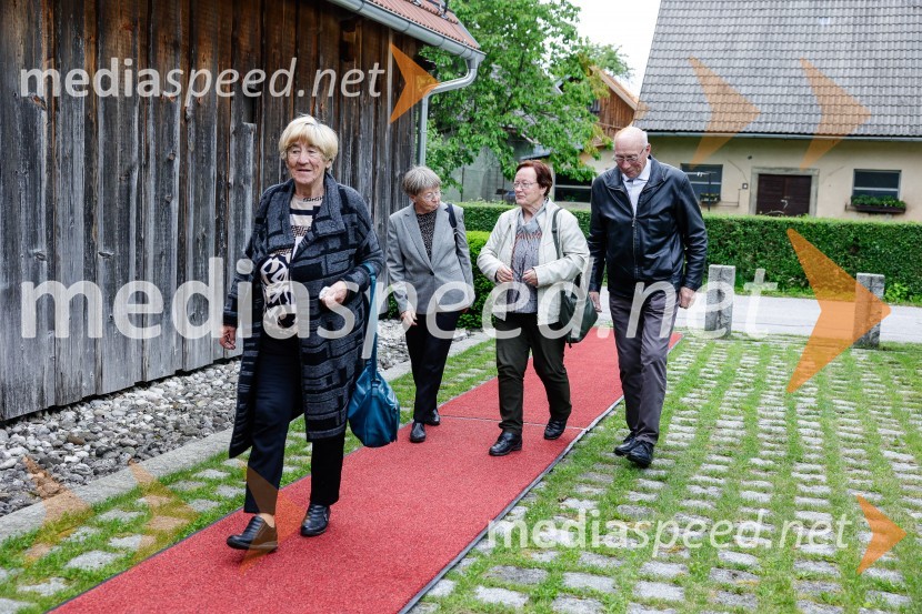 Iskrivo v živo: Anja Zag Golob v pogovoru z Boštjanom Naratom