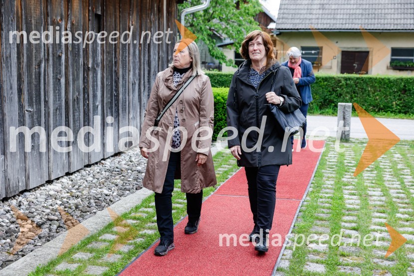 Iskrivo v živo: Anja Zag Golob v pogovoru z Boštjanom Naratom