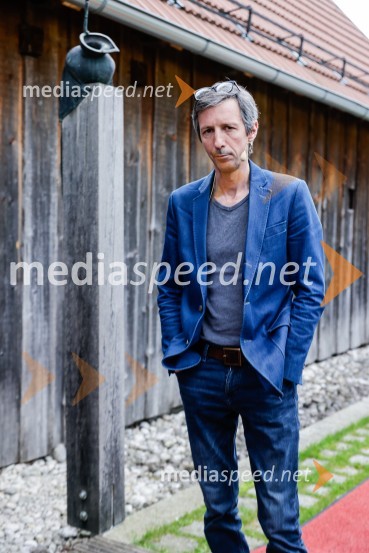  Boštjan Narat, filozofIskrivo v živo: Anja Zag Golob v pogovoru z Boštjanom Naratom