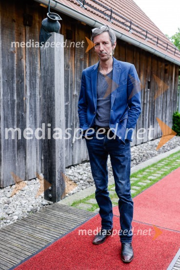  Boštjan Narat, filozofIskrivo v živo: Anja Zag Golob v pogovoru z Boštjanom Naratom