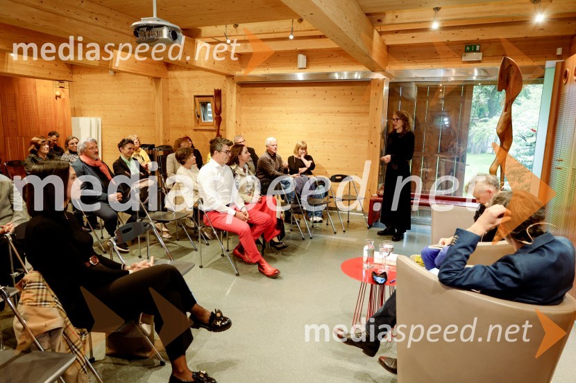 Iskrivo v živo: Anja Zag Golob v pogovoru z Boštjanom Naratom