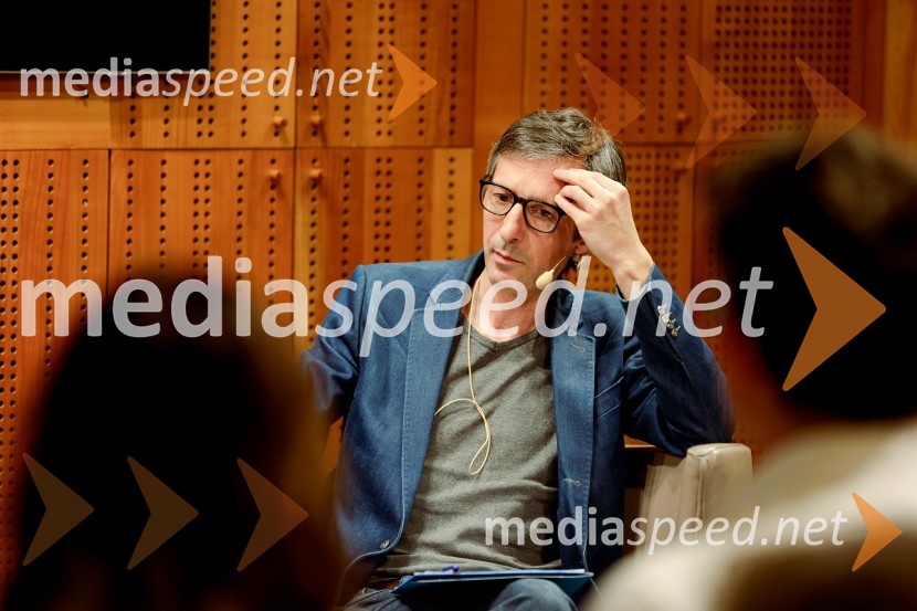  Boštjan Narat, filozofIskrivo v živo: Anja Zag Golob v pogovoru z Boštjanom Naratom