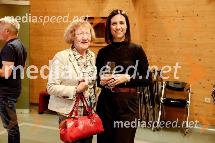 Iskrivo v živo: Anja Zag Golob v pogovoru z Boštjanom Naratom