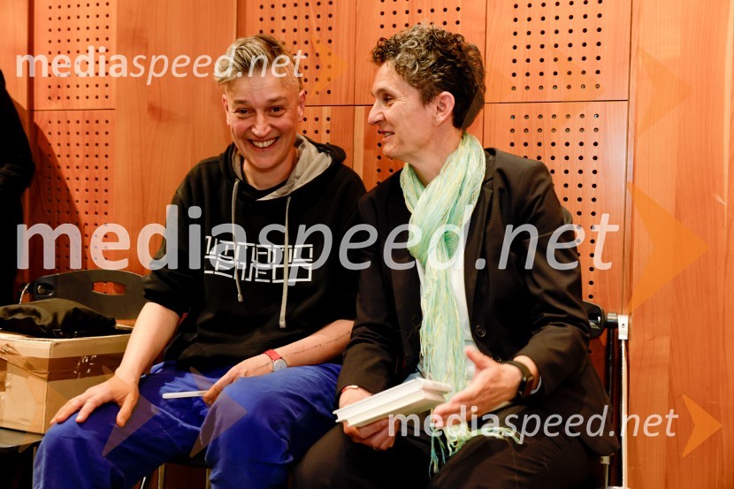  Anja Zag Golob;  ... Iskrivo v živo: Anja Zag Golob v pogovoru z Boštjanom Naratom