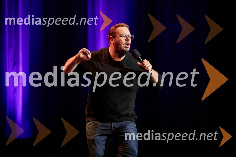  Sašo Stare, stand up komik, voditeljPrvi tradicionalni stand-up velešov