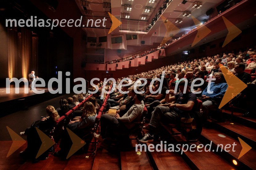 Prvi tradicionalni stand-up velešov